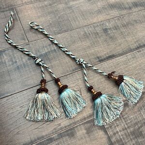 SET OF 2 TIE DRAPE TASSELS
